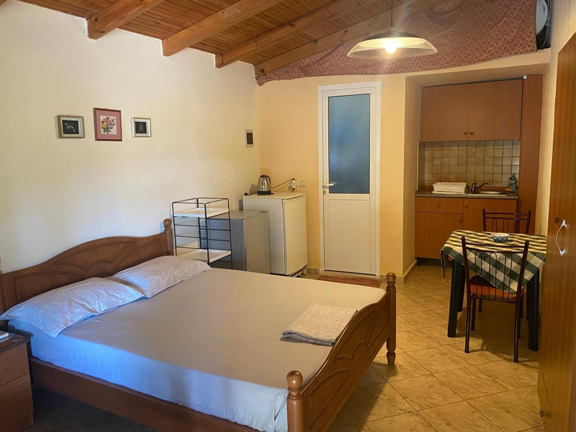 Rexhos Studios Himare Exterior foto