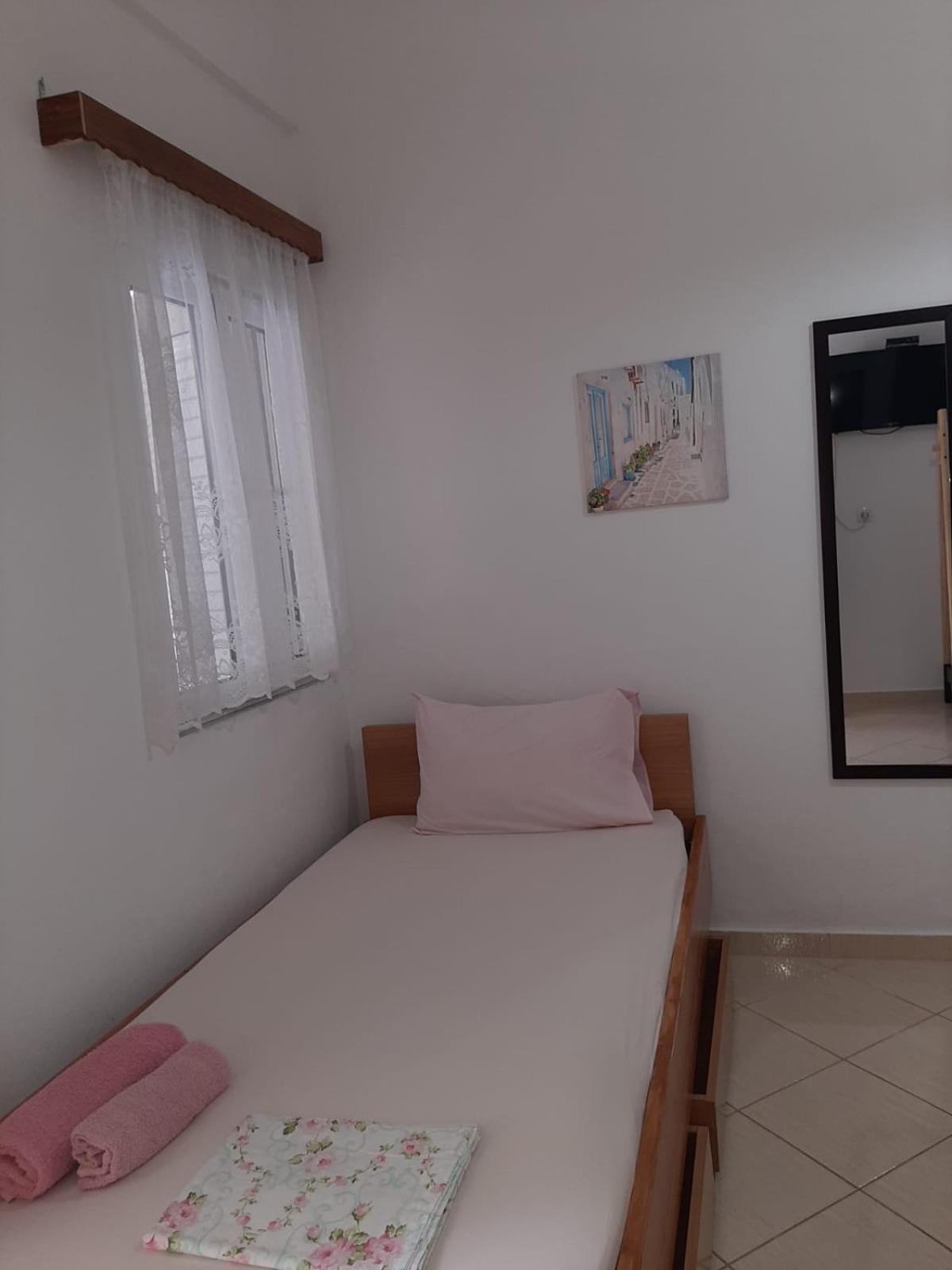 Rexhos Studios Himare Exterior foto