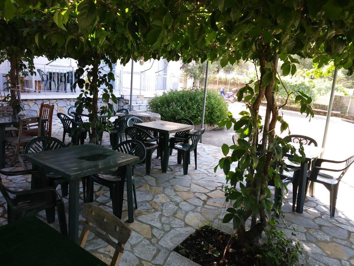 Rexhos Studios Himare Exterior foto