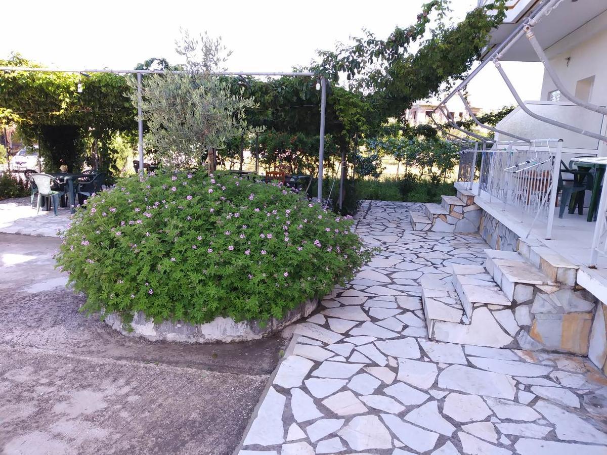 Rexhos Studios Himare Exterior foto